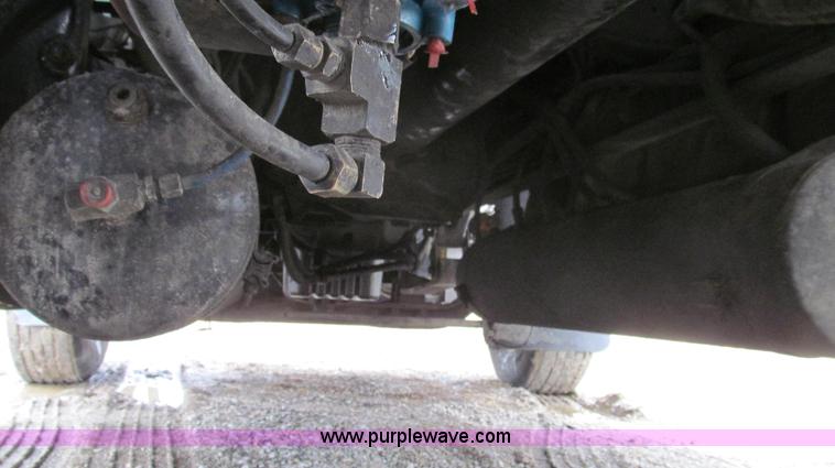 image for item E3776 2005 Freightliner Classic semi truck