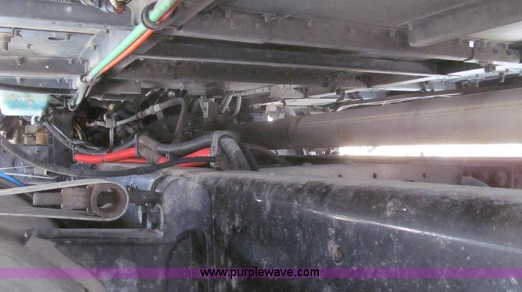 image for item E3776 2005 Freightliner Classic semi truck