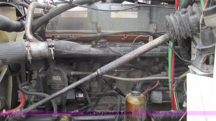 image for item E3776 2005 Freightliner Classic semi truck