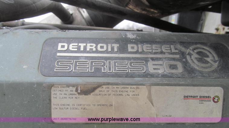 image for item E3776 2005 Freightliner Classic semi truck