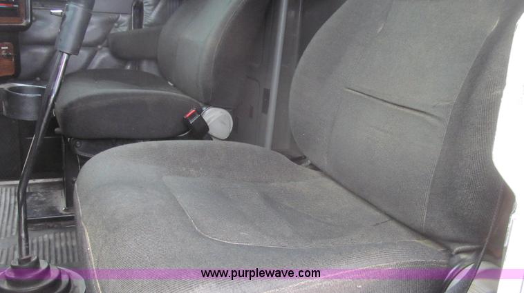 image for item E3776 2005 Freightliner Classic semi truck