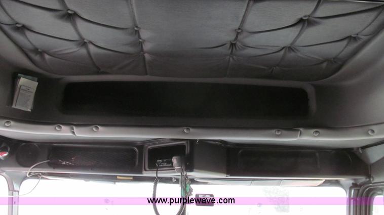 image for item E3776 2005 Freightliner Classic semi truck