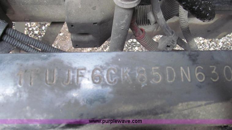 image for item E3776 2005 Freightliner Classic semi truck