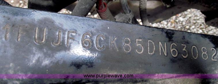 image for item E3776 2005 Freightliner Classic semi truck