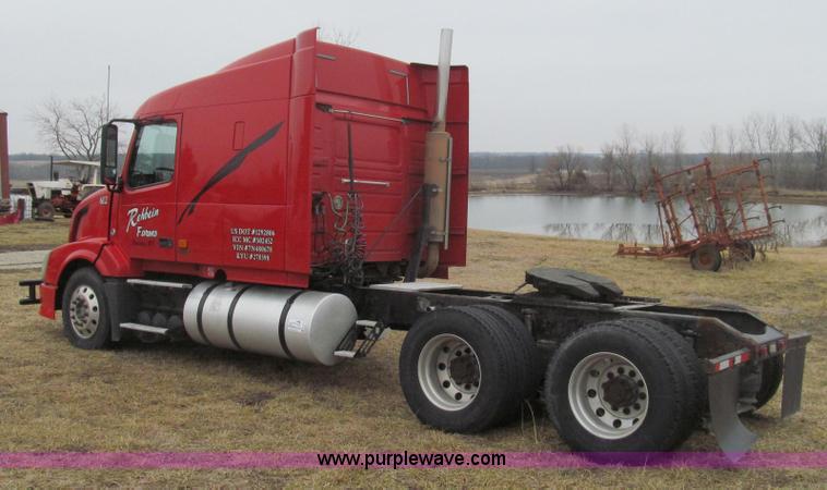 image for item E3778 2007 Volvo VNL tenth anniversary series semi truck