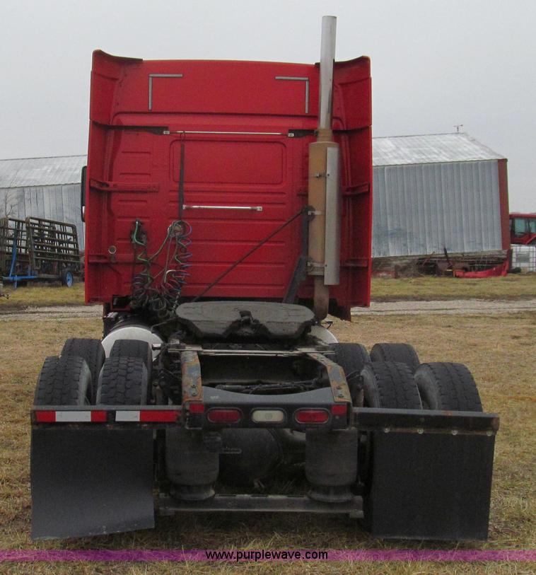 image for item E3778 2007 Volvo VNL tenth anniversary series semi truck