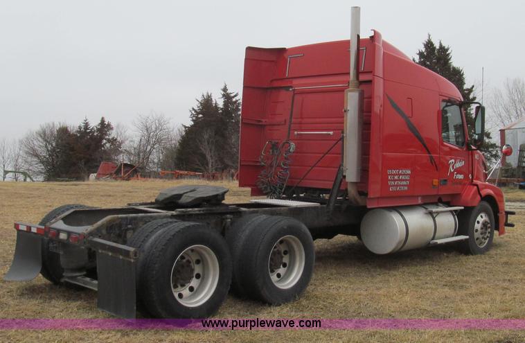 image for item E3778 2007 Volvo VNL tenth anniversary series semi truck