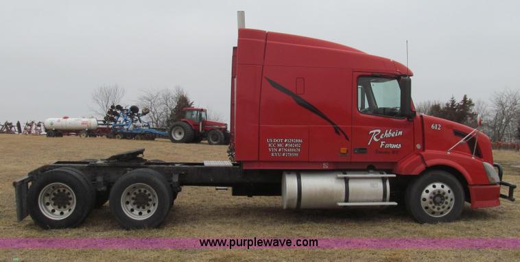 image for item E3778 2007 Volvo VNL tenth anniversary series semi truck