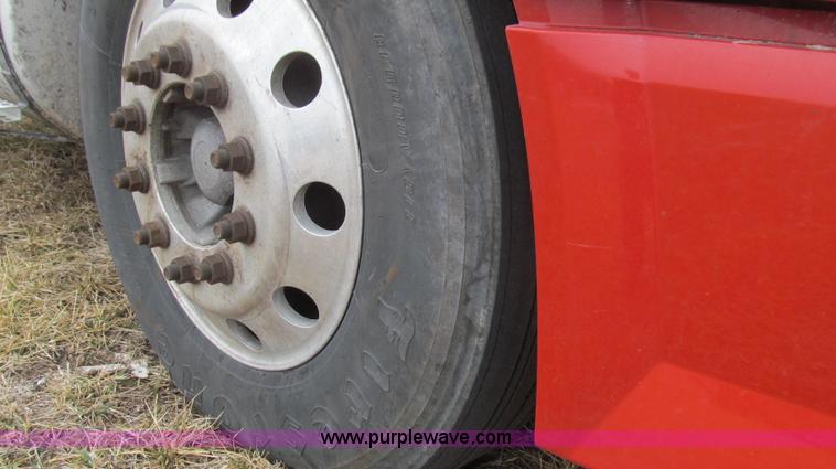 image for item E3778 2007 Volvo VNL tenth anniversary series semi truck