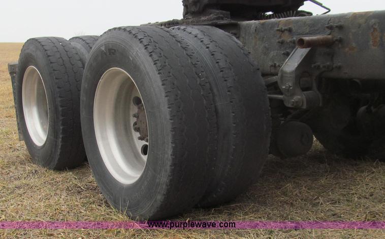 image for item E3778 2007 Volvo VNL tenth anniversary series semi truck