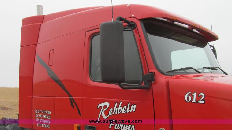 image for item E3778 2007 Volvo VNL tenth anniversary series semi truck