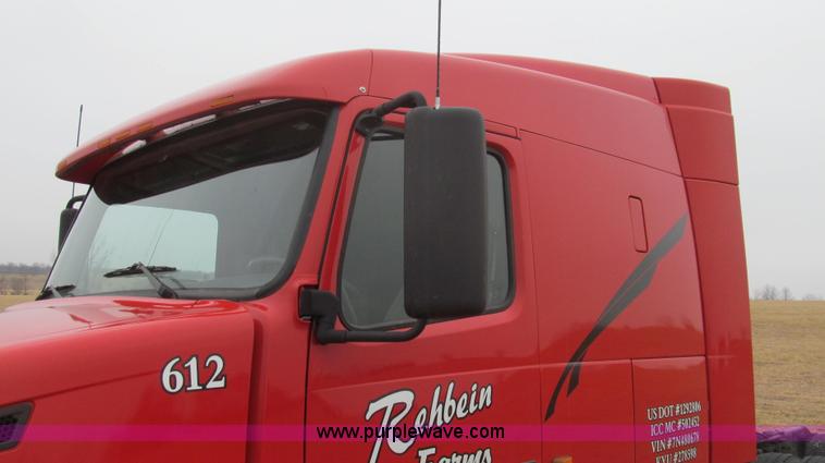 image for item E3778 2007 Volvo VNL tenth anniversary series semi truck