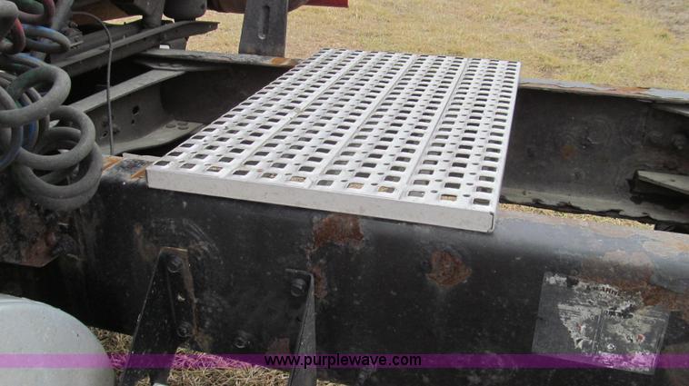 image for item E3778 2007 Volvo VNL tenth anniversary series semi truck