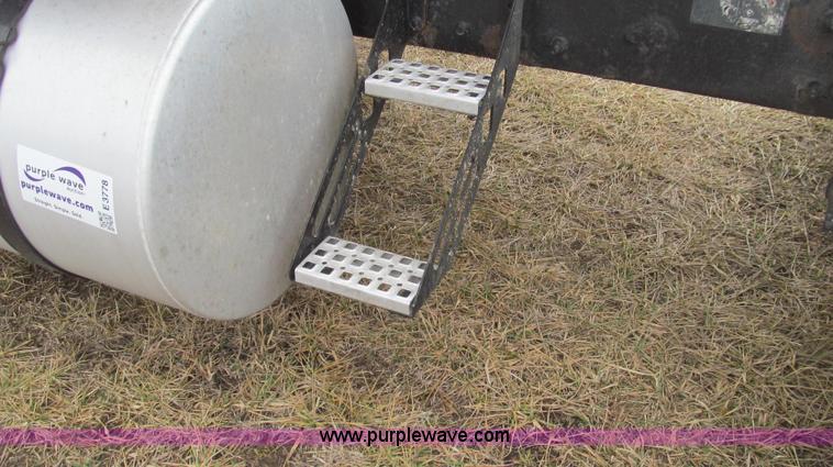 image for item E3778 2007 Volvo VNL tenth anniversary series semi truck