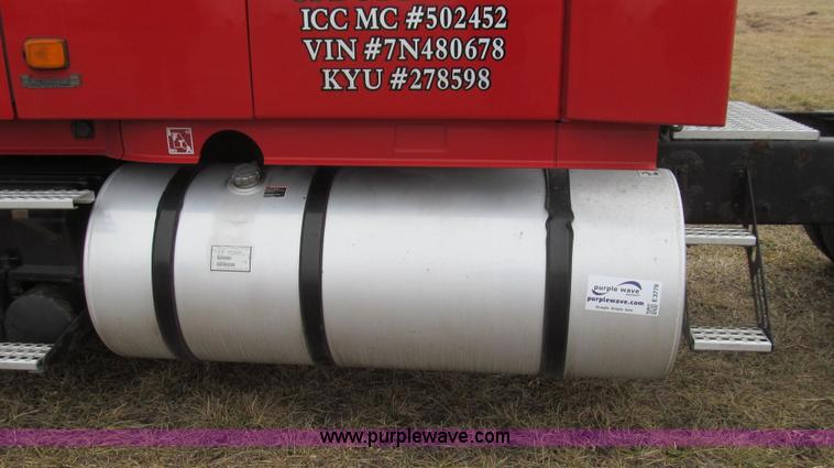 image for item E3778 2007 Volvo VNL tenth anniversary series semi truck