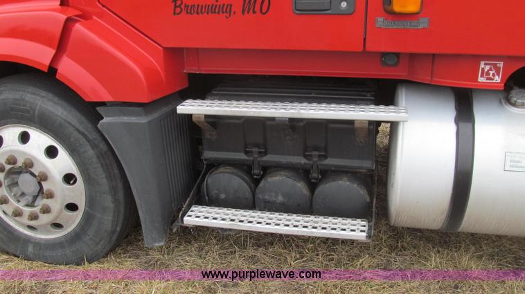 image for item E3778 2007 Volvo VNL tenth anniversary series semi truck