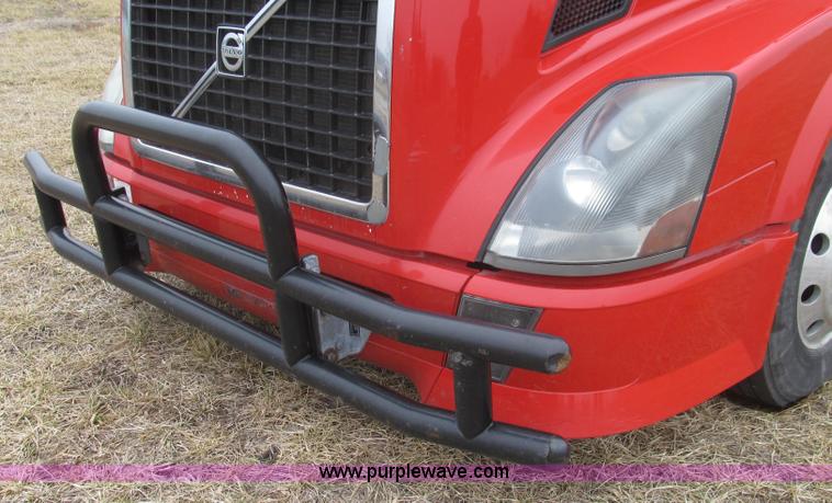 image for item E3778 2007 Volvo VNL tenth anniversary series semi truck
