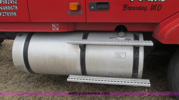 image for item E3778 2007 Volvo VNL tenth anniversary series semi truck