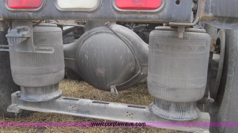 image for item E3778 2007 Volvo VNL tenth anniversary series semi truck