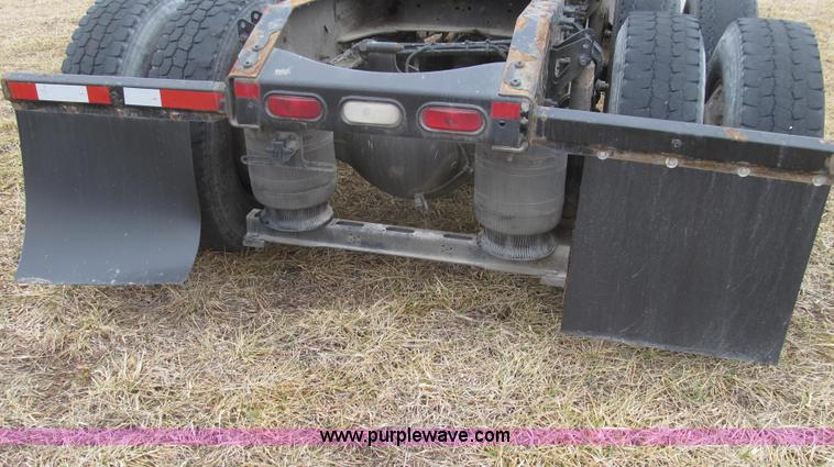 image for item E3778 2007 Volvo VNL tenth anniversary series semi truck