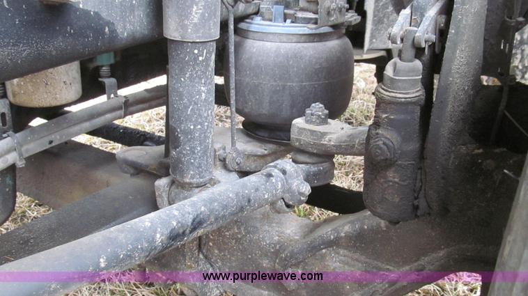 image for item E3778 2007 Volvo VNL tenth anniversary series semi truck