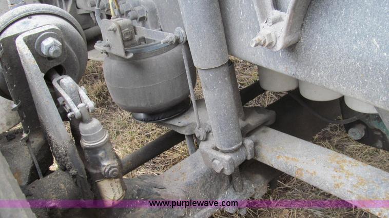 image for item E3778 2007 Volvo VNL tenth anniversary series semi truck