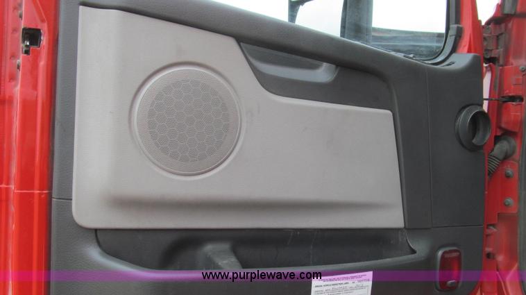 image for item E3778 2007 Volvo VNL tenth anniversary series semi truck