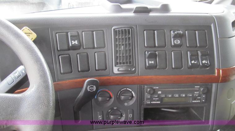 image for item E3778 2007 Volvo VNL tenth anniversary series semi truck