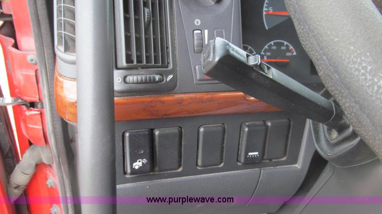 image for item E3778 2007 Volvo VNL tenth anniversary series semi truck