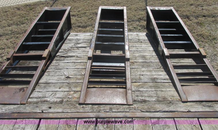 image for item E7107 2004 Felling DA412 trailer