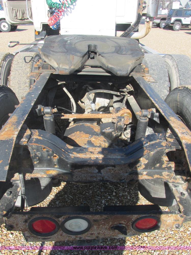 image for item E7108 2001 Mack CH613 MaxiCruse semi truck