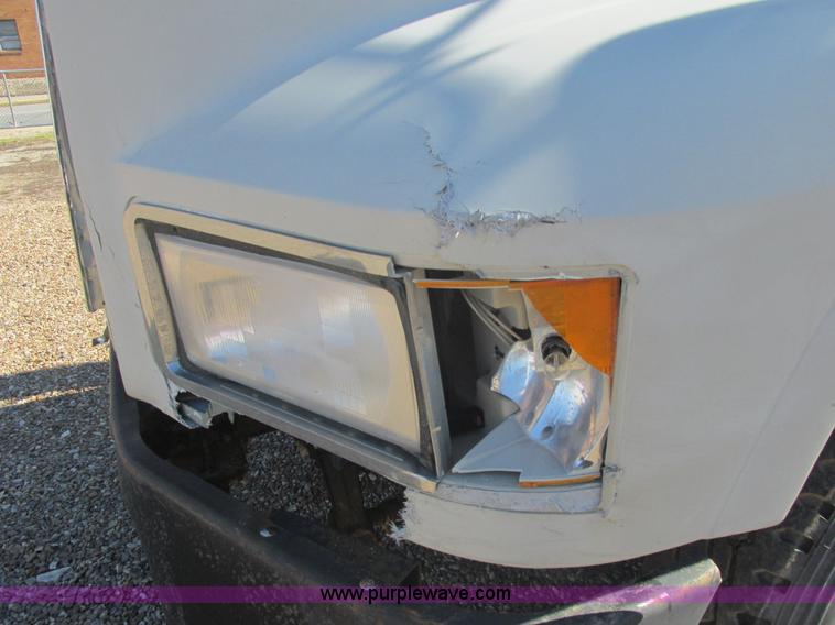 image for item E7108 2001 Mack CH613 MaxiCruse semi truck