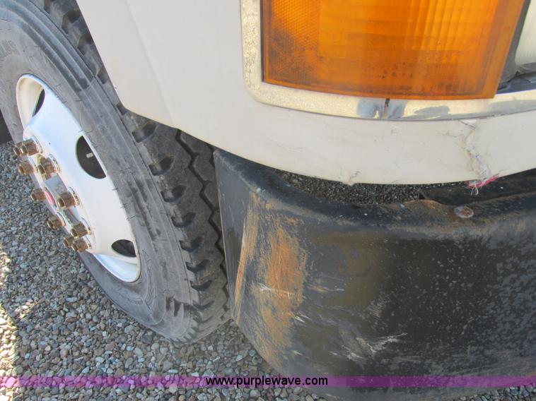 image for item E7108 2001 Mack CH613 MaxiCruse semi truck