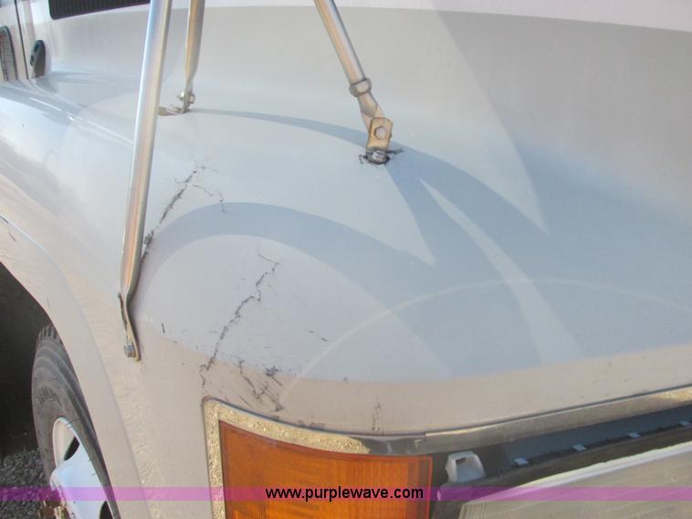 image for item E7108 2001 Mack CH613 MaxiCruse semi truck