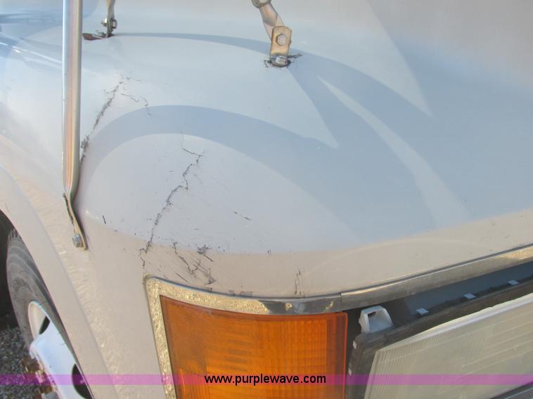 image for item E7108 2001 Mack CH613 MaxiCruse semi truck