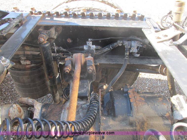 image for item E7108 2001 Mack CH613 MaxiCruse semi truck