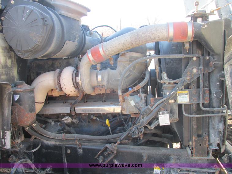 image for item E7108 2001 Mack CH613 MaxiCruse semi truck