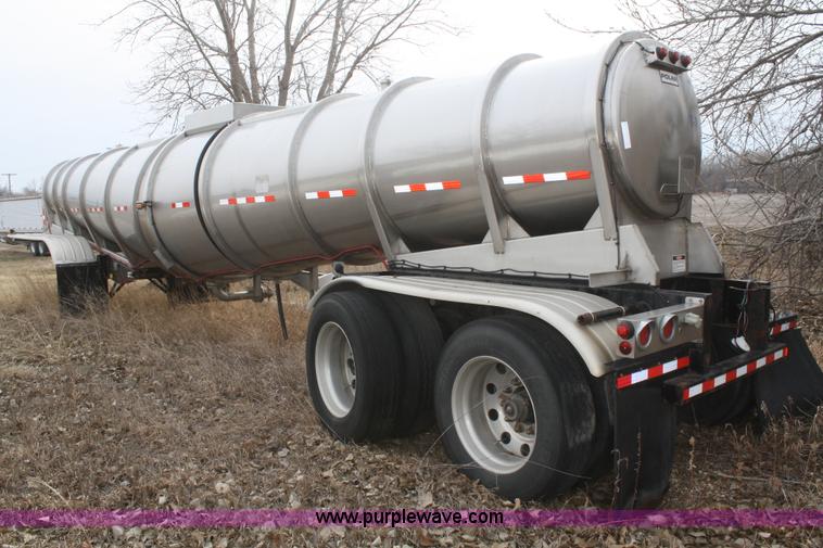 image for item F2826 2005 Polar stainless steel tanker trailer