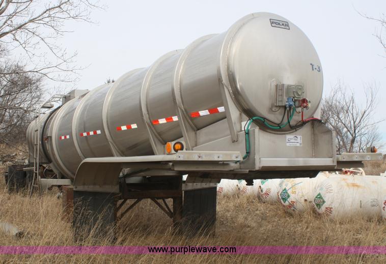 image for item F2826 2005 Polar stainless steel tanker trailer