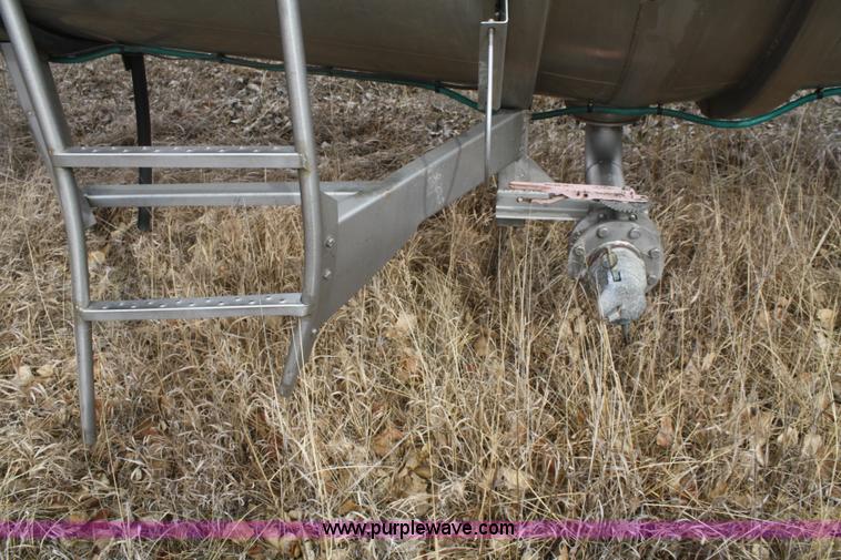 image for item F2826 2005 Polar stainless steel tanker trailer