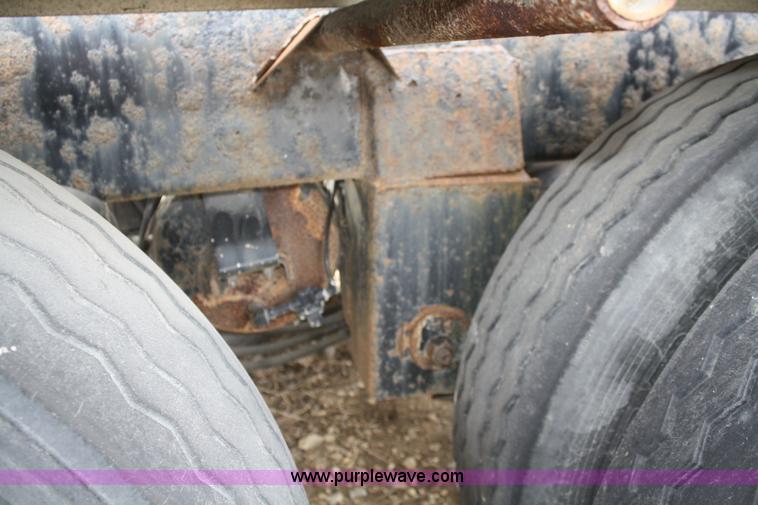 image for item F2826 2005 Polar stainless steel tanker trailer