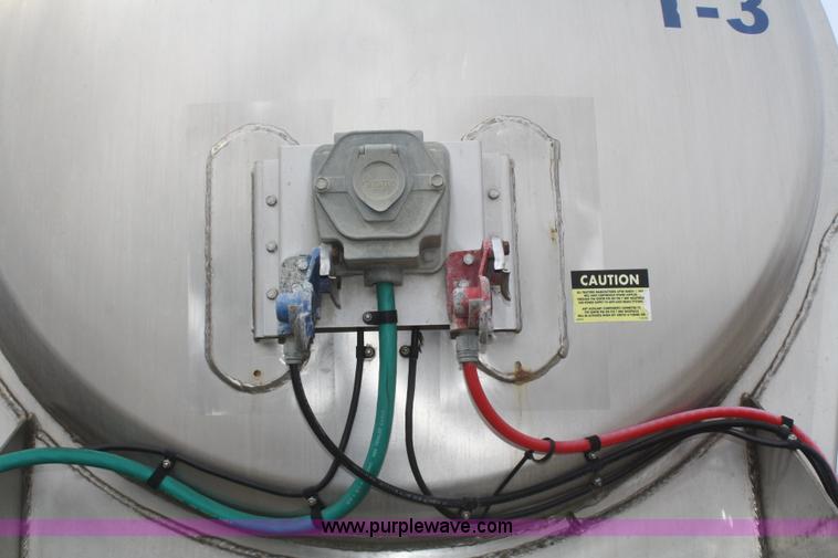 image for item F2826 2005 Polar stainless steel tanker trailer