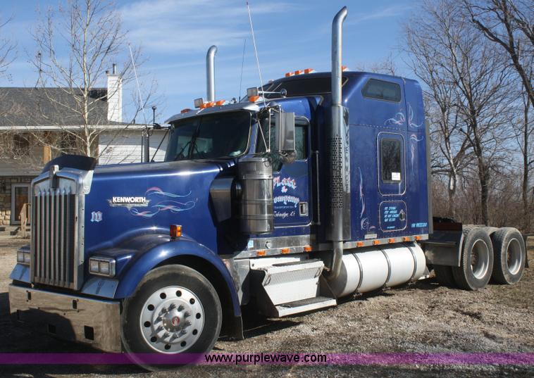 image for item F2831 2000 Kenworth W900B semi truck