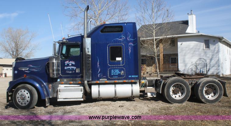 image for item F2831 2000 Kenworth W900B semi truck