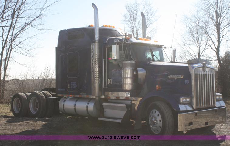 image for item F2831 2000 Kenworth W900B semi truck