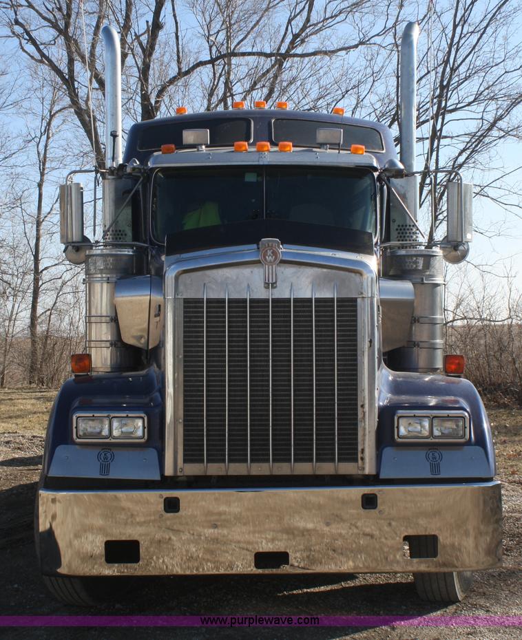 image for item F2831 2000 Kenworth W900B semi truck