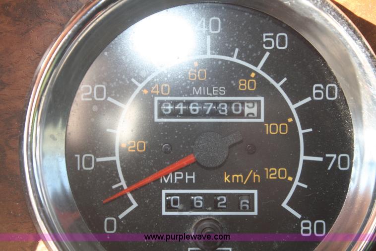 image for item F2831 2000 Kenworth W900B semi truck