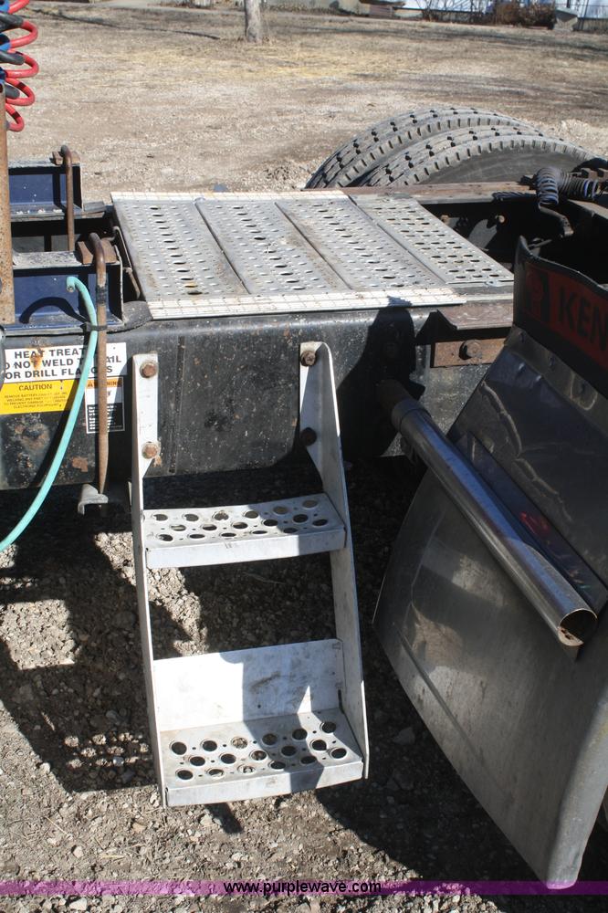 image for item F2831 2000 Kenworth W900B semi truck