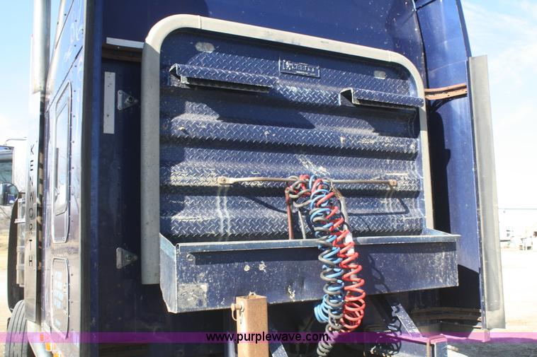 image for item F2831 2000 Kenworth W900B semi truck