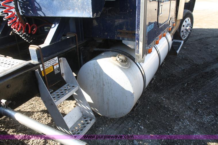 image for item F2831 2000 Kenworth W900B semi truck